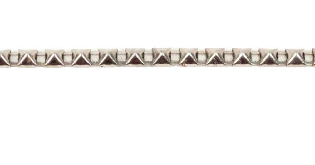 Čelenka Nagylova se zlatým kováním