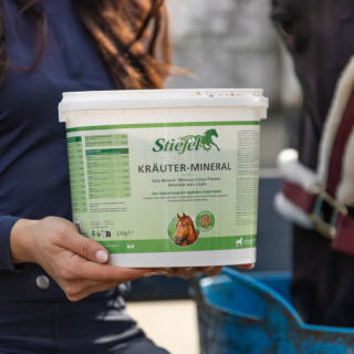 Minerální směs z bylinek pro koně Krauter-Mineral, 2,5 kg