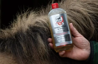 Jemný šampon na porušenou kůži, při letní vyrážce a při napadení roztoči SOS Hautpflege Shampoo, 500 ml
